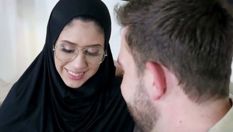 Shy Arab babe wearing hijab Angel Del Rey turned to be anal-insane bitch