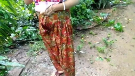 INDIAN AUNTY BOOBS AND PUSSY SHOW WITHOUT FACE