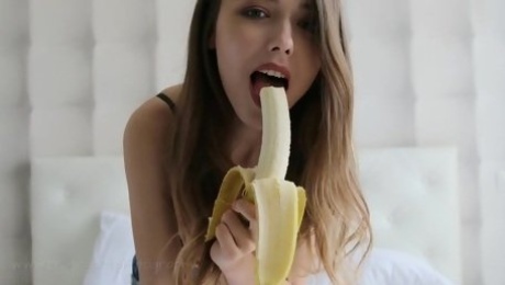 Mila Azul teases us with banana
