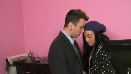 Flexible brunette Taylor Luxx gets pleasure from intensive dick-riding